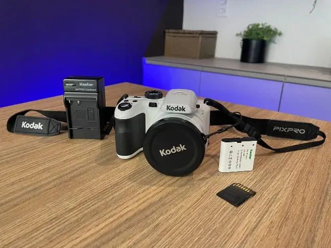 Camera Kodak Pixpro Az421 Branca Zoom 42x 16 Mpx Full Hd 