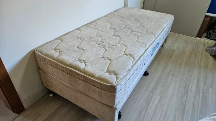 Cama box de solteiro com cama auxiliar