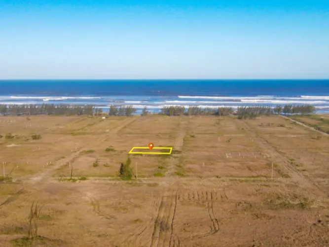 Terreno na segunda quadra do mar para investimento