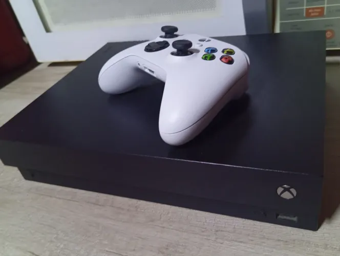 Xbox One X 1TB + Controle + Cabos