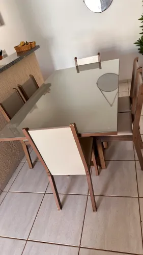 Mesa com 6 cadeiras