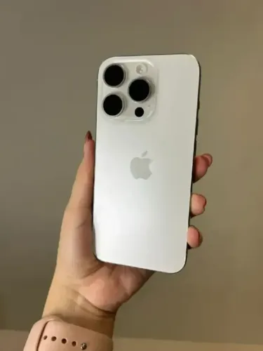 iPhone 15 Pro 256GB Branco - Seminovo - 86% Bateria - Retirada em Loja Física em BH