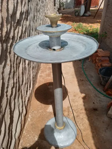 Fonte de água em resina e fibra de vidro