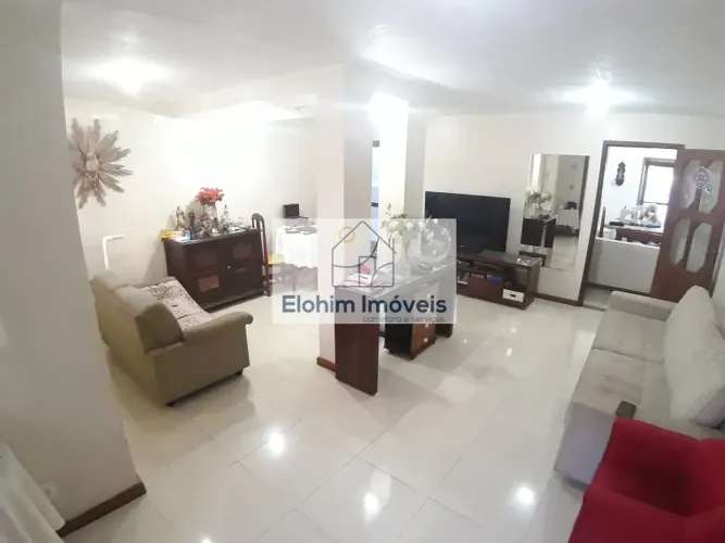 Casa à venda no bairro Centro - Macaé/RJ