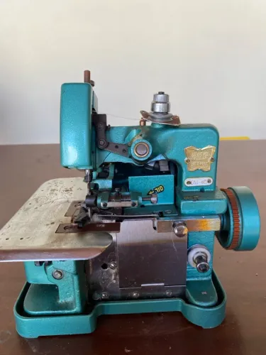 Máquina overloque
