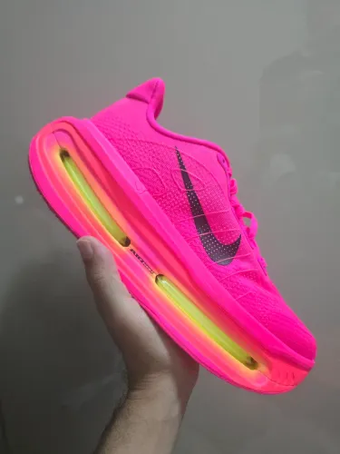 Vomero Premium Hyper Pink Black 41