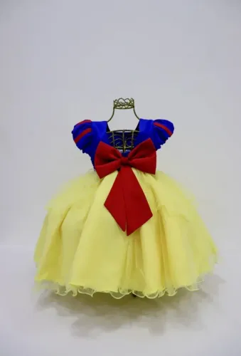 Vestido e Jardineira Branca de Neve