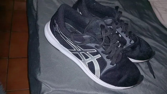 Tênis Asics Preto Original - Confortável e Conservado
