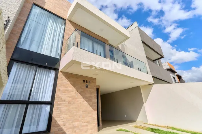 Casa no Xaxim com 3 Suítes para locação - Curitiba