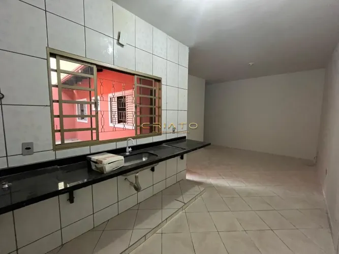 Casa com 2 quartos para locação por R$ 1.000,00 - JK Nova Capital