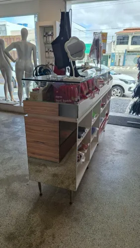 Balcão Expositor para Loja - 2 Metros | Excelente Estado