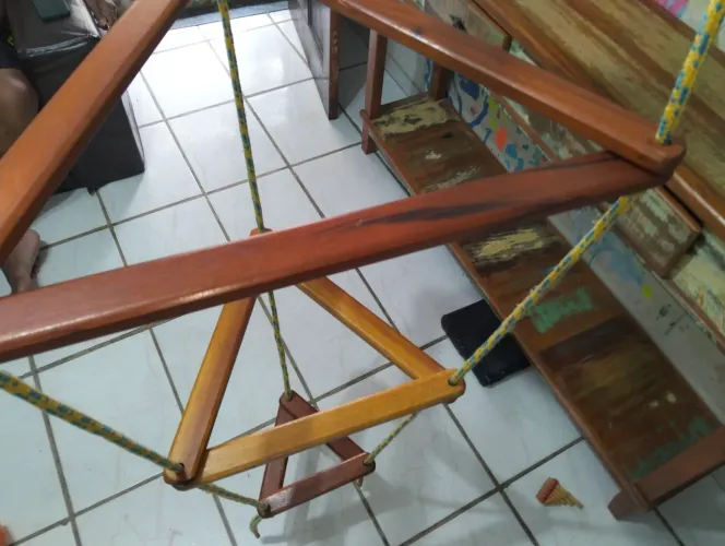 Brinquedo Montessori balanço e escadinha de corda e madeira