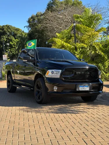 Ram Classic Laramie Night Edition 5.7 V8 16V Gasolina 4X4 Aut. 2022