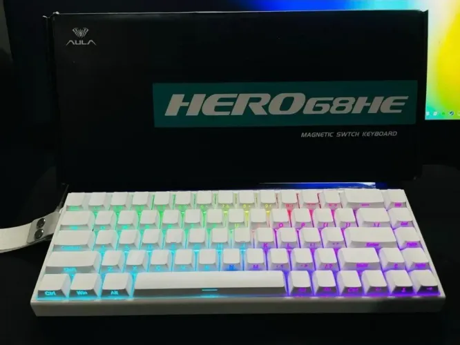 Teclado Aula Hero 68 He branco