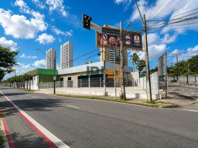 Galpão Comercial Amplo | Excelente Localização | Pronto para Operação