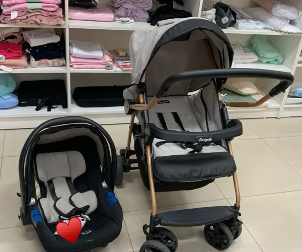 CARRINHO DE BEBÊ + BEBÊ CONFORTO