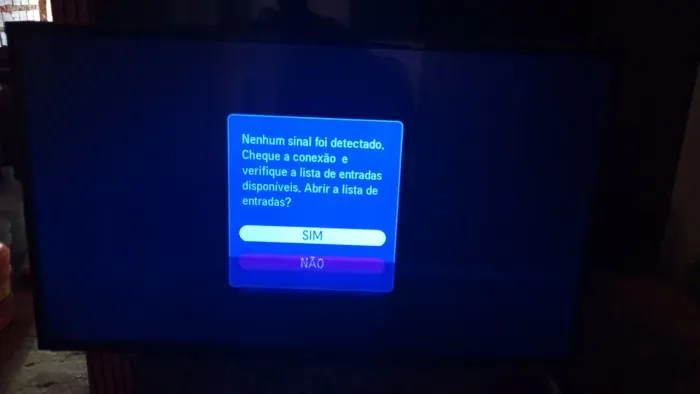 Tv tela funciona só tá escuro para retirar pecas preço fixo sem negociação 