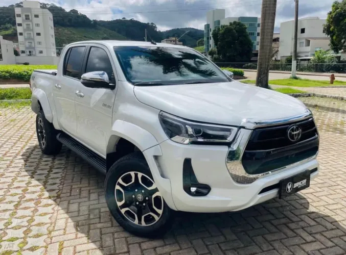 Toyota Hilux CD SRX Plus 4X4 2.8 TDI Die. Aut. 2024