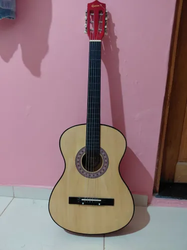 violão acústico Queen's + corda reserva e duas palhetas