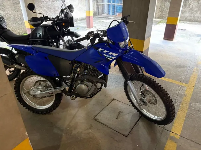 Yamaha TT-R 230 25/25 pouco usada