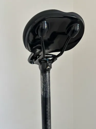 Selim de bicicleta com canote original da CALOI ELITE