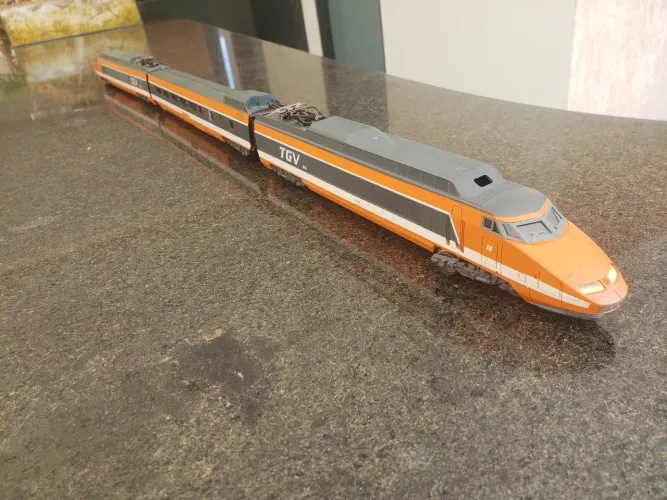 Jouef HO- carro de passageiros com locomotiva TGV