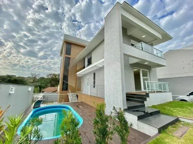 Casa para Aluguel em Porto Alegre Bairro Espírito Santo, 4 Quartos, Piscina e Varanda Gou