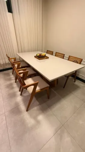 Mesa de 6 lugares maciça