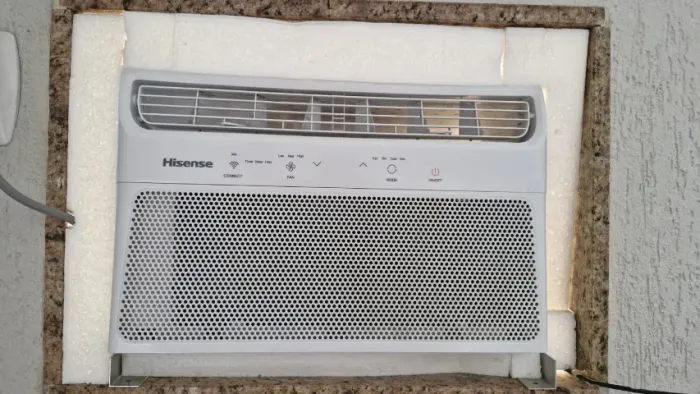 Ar-Condicionado Janela Hisense 12.000 BTUs 127V - Pouco Uso