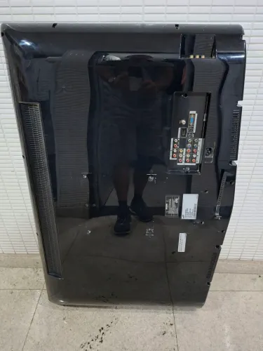 Tv sansung 43 pl. Pra remover peças, não esta boa