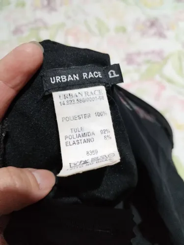 Vestido curto preto com bojo para festa