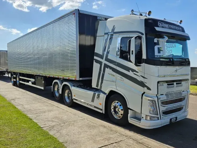 Volvo FH 500 6x2 Globetrotter Ano 21 Euro 5 Mola Baixo km GELADEIRA Baú 2 Eixos 0km 30
