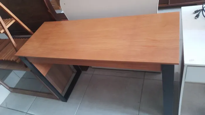Escrivaninha 1 gaveta