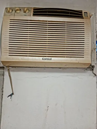 Vende se um ar-condicionado funcionando 300 aceito cartão de crédito