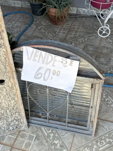 Vitro / janela de ferro | banheiro