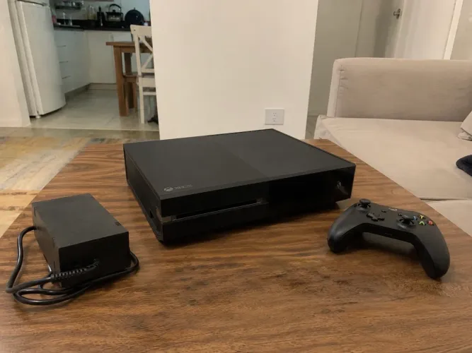 XBOX ONE 500G + 2 CONTROLES