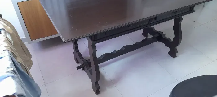 Vendo mesa de madeira - antiquário