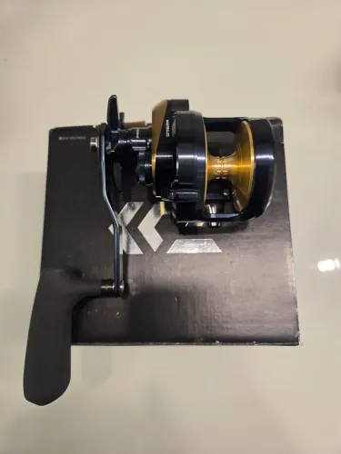 Carretilha Daiwa Saltiga 35 HL