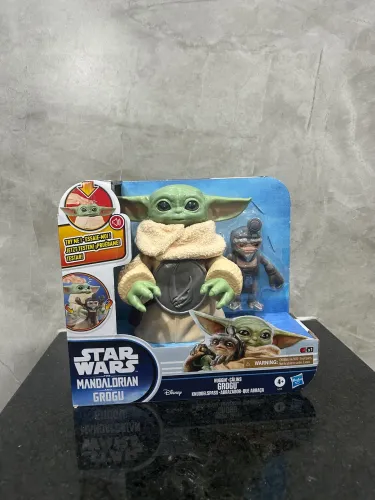 Star Wars Grogu que Abraça 