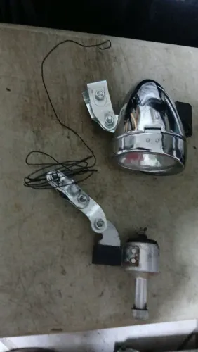 Farol para bicicleta com Dinamo 