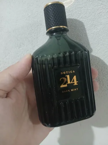 Vendo Perfume 214 DARK MINT pouco usado.