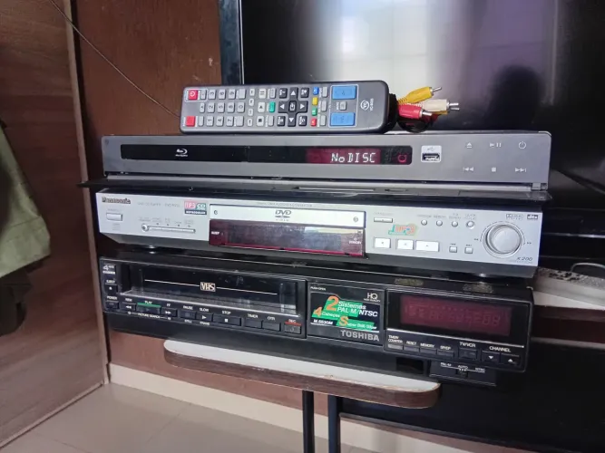 BLU-RAY SANSUNG E DVD PANASONIC VIDEO CASSETE TOSHIBASEMINOVO
