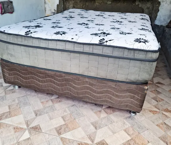 cama box de casal padrão com colchão de mola ensacada já está higienizado aceito pix ou