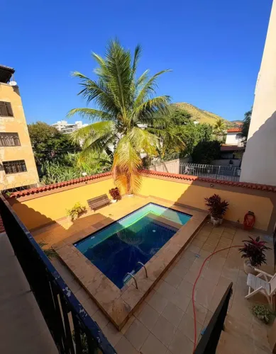 Condomínio Vale das Orquídeas, 250m² de terreno em 243m² de área construída, 5 quartos com