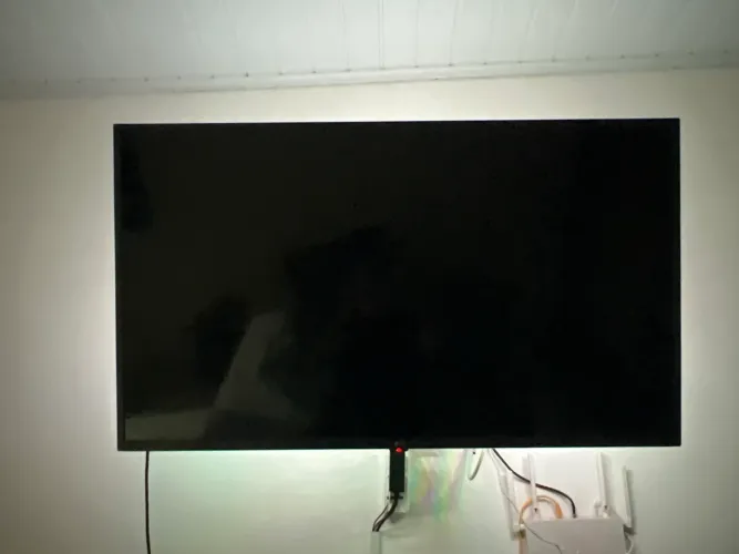 TV LG 43? Full HD 1080p - funcionando, com detalhes estéticos