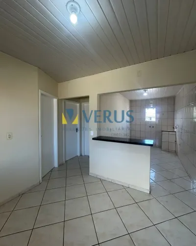 Apartamento no Bairro Cordeiros com 02 Dormitórios