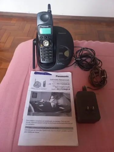 Telefone sem fio Panasonic modelo KX-TG2825LB