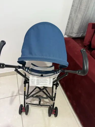 Vendo carrinho de bebê dobrável até 16 kilos  comprei só p usar em bonecas 