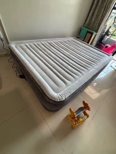 Ciclão casal inflável Intex, bomba embutida
