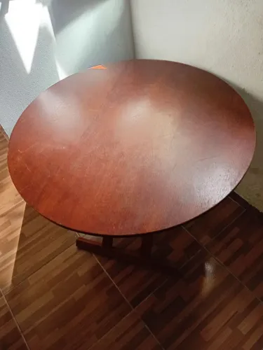 Mesa com 3 cadeiras 